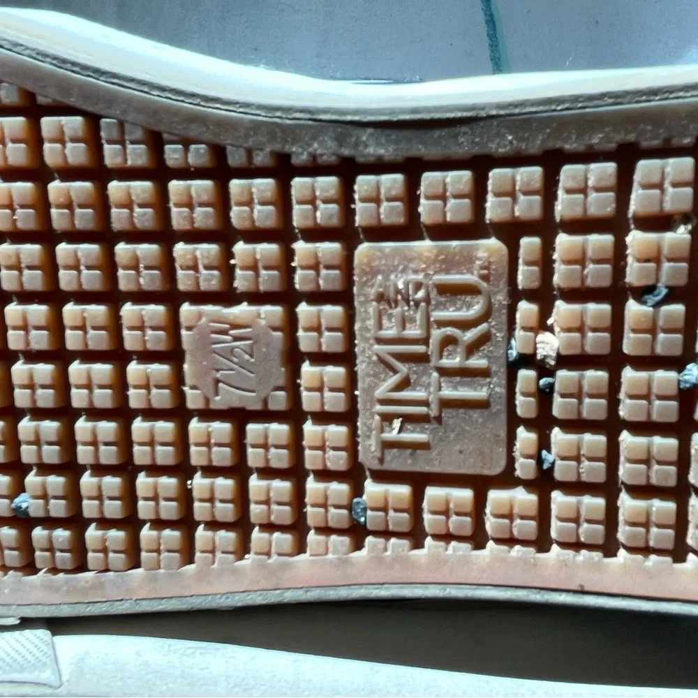 Time and Tru Black and White Athletic Shoes 7.5 Memory Foam - Picture 7 of 8